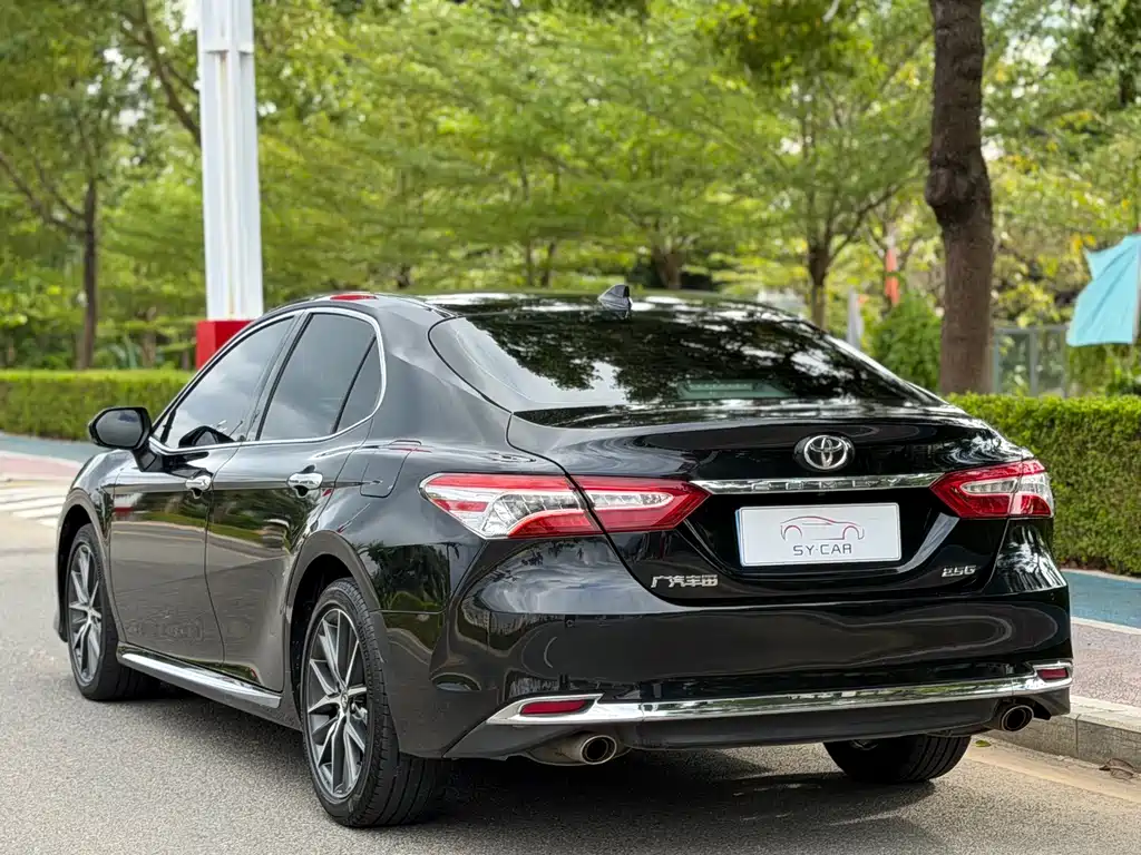 Toyota Camry — фото 6