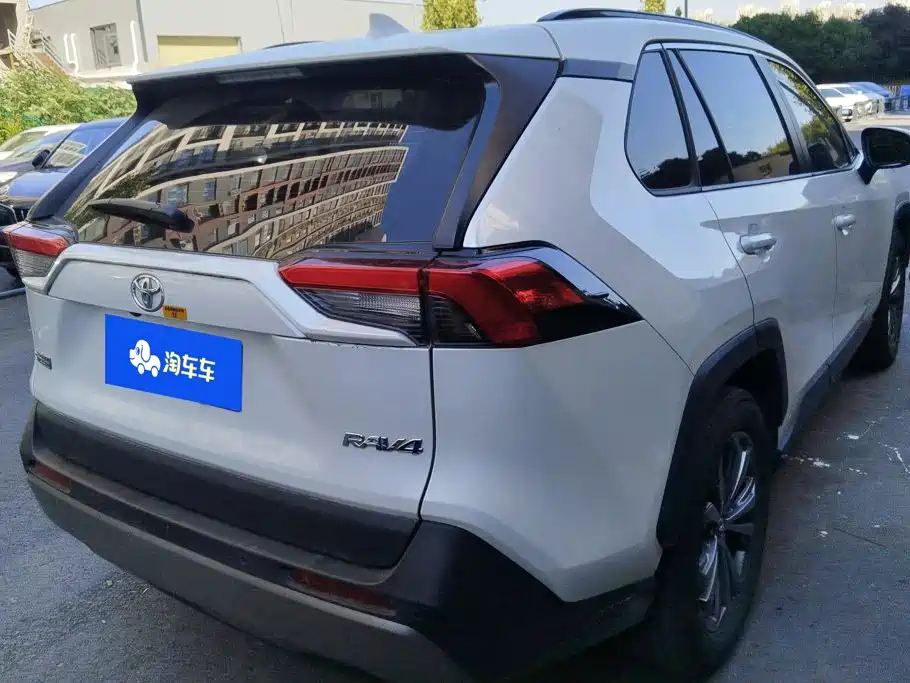 Toyota RAV4 — фото 3
