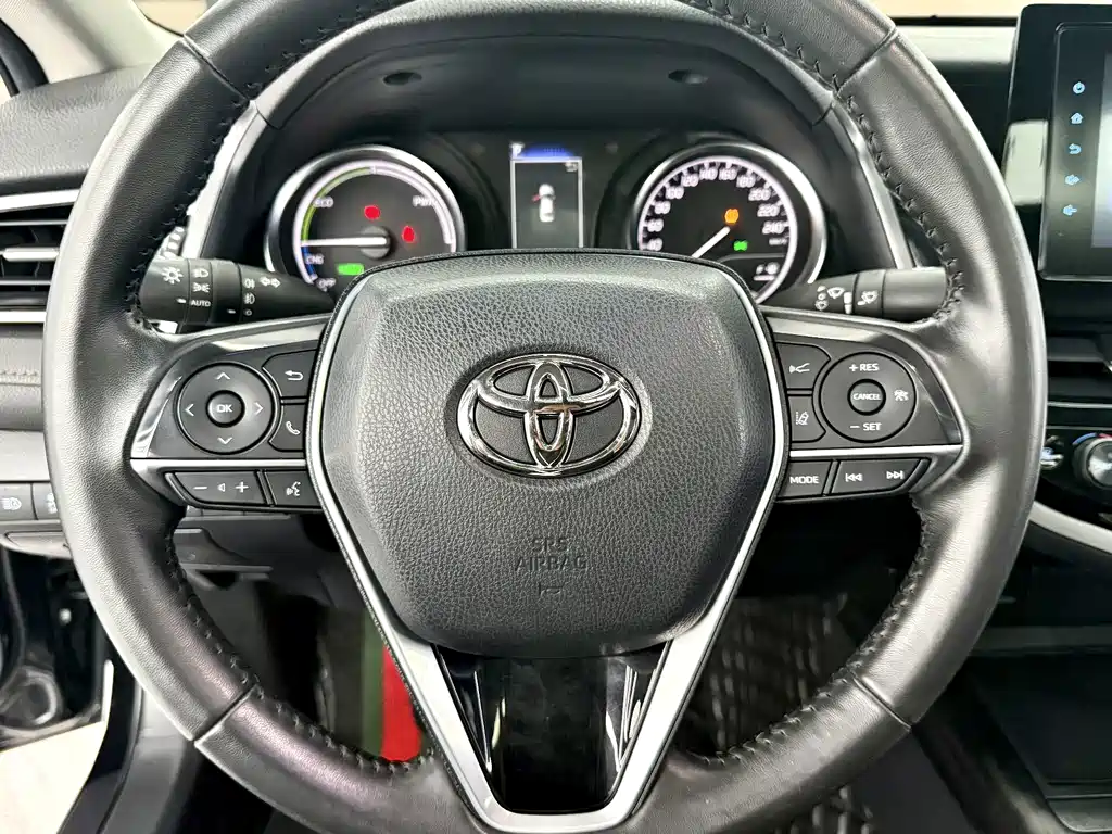 Toyota Camry — фото 9