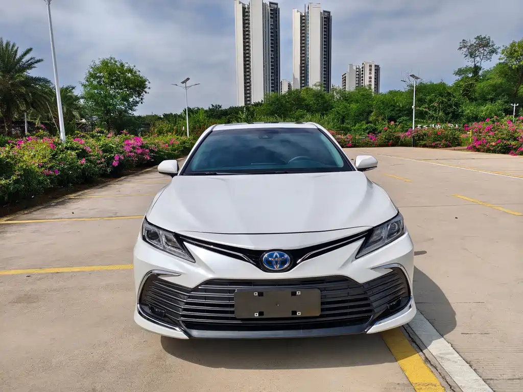 Toyota Camry — фото 2