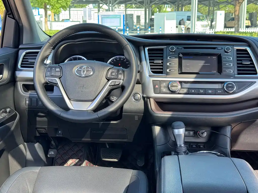Toyota Highlander — фото 11