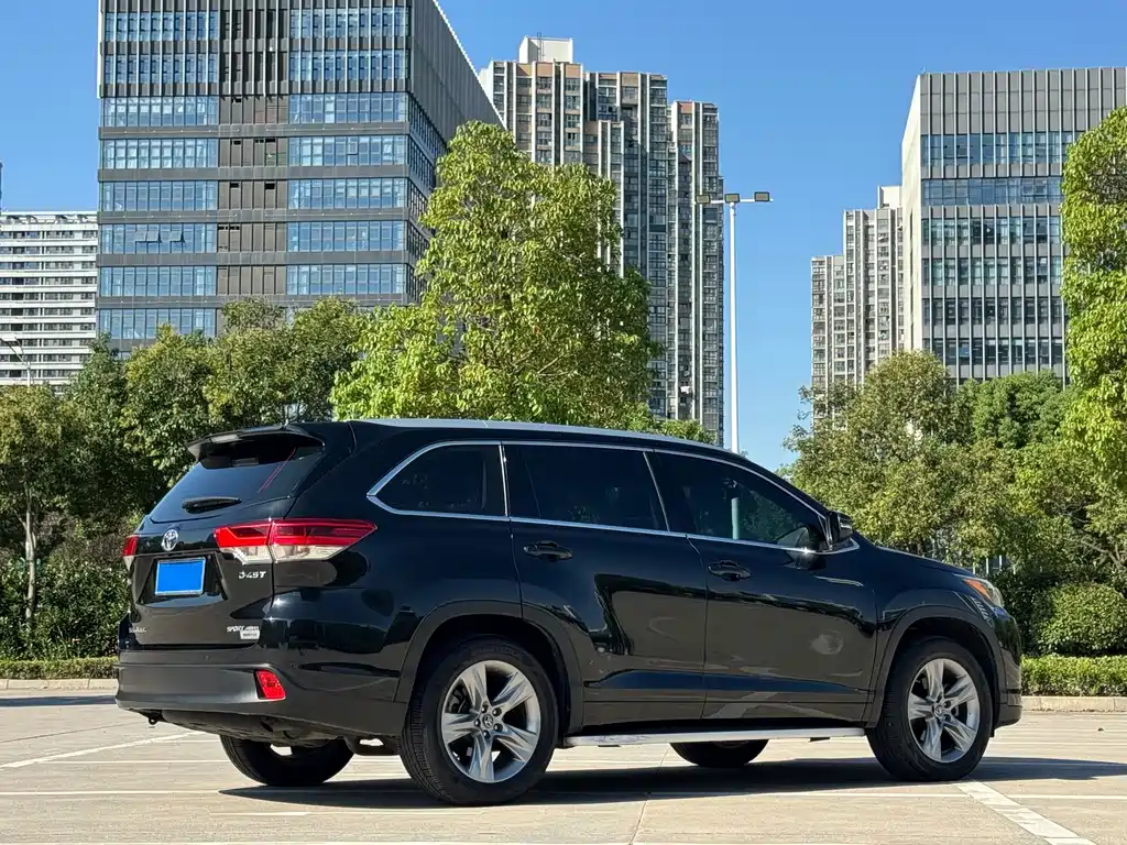 Toyota Highlander — фото 13