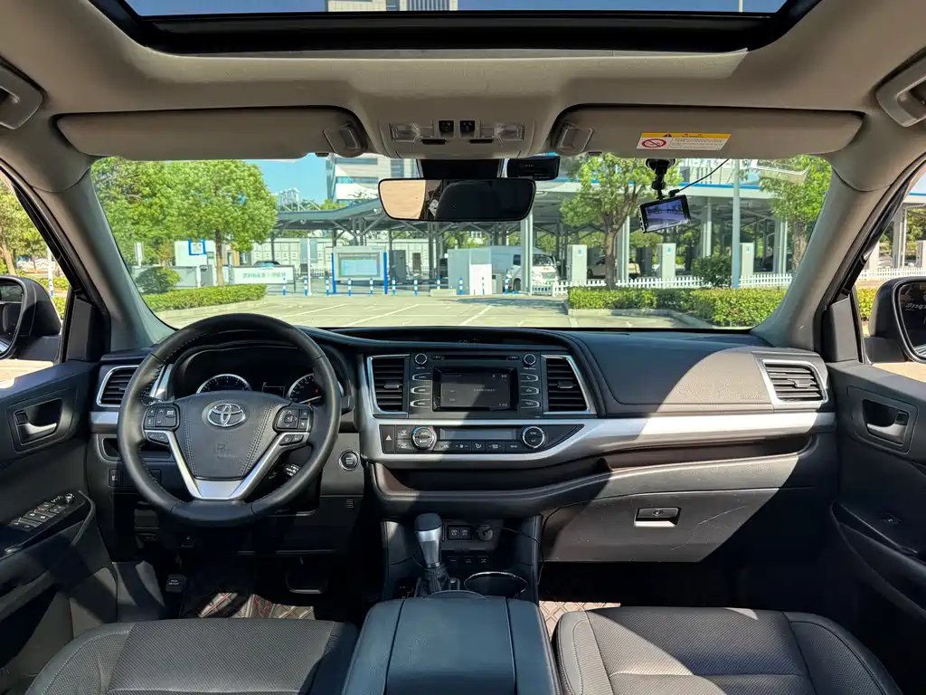 Toyota Highlander — фото 15