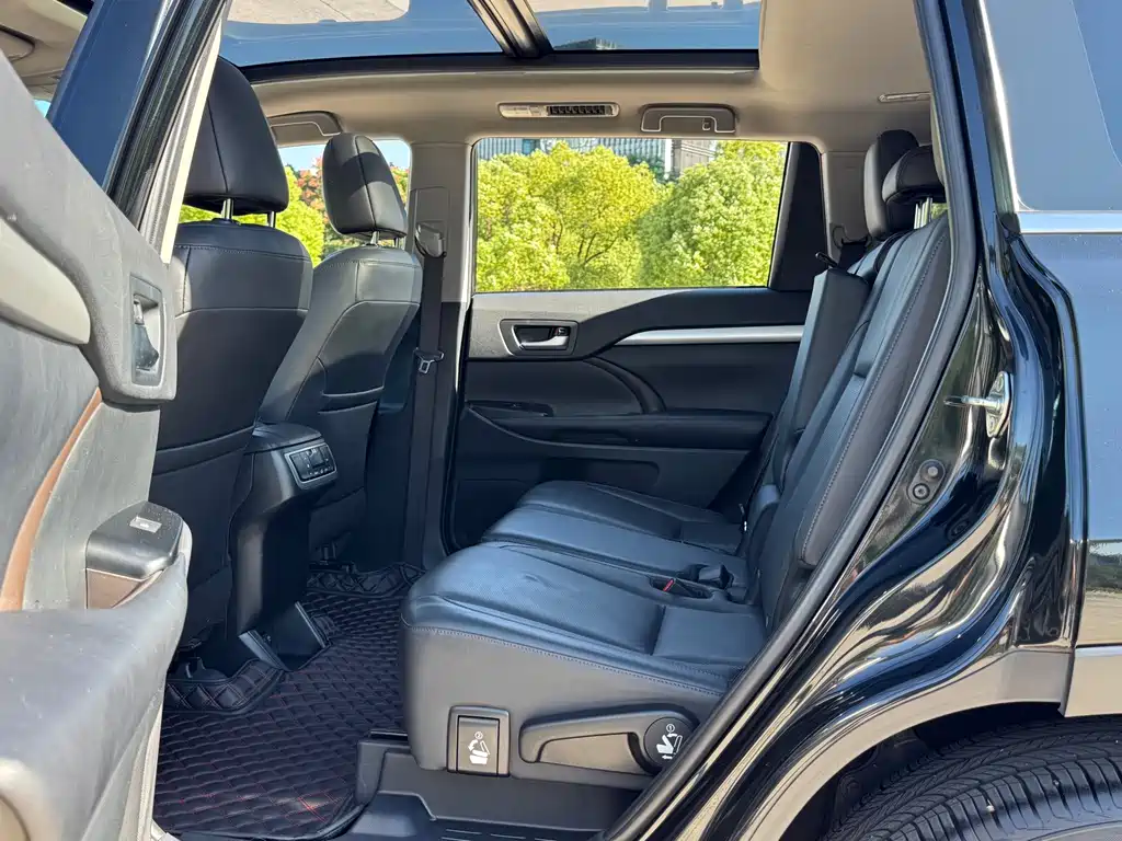Toyota Highlander — фото 17