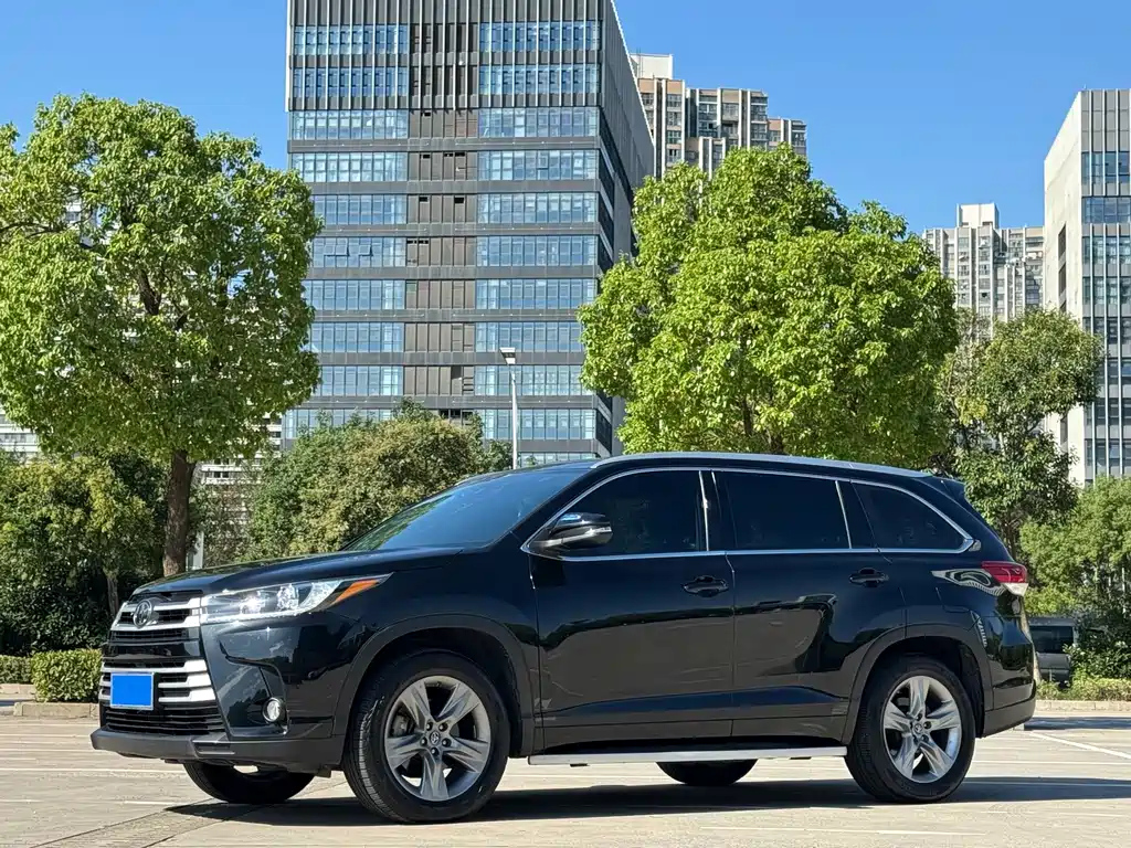 Toyota Highlander — фото 3