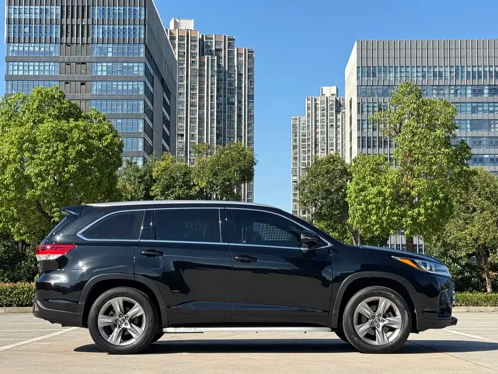 Toyota Highlander — фото 7