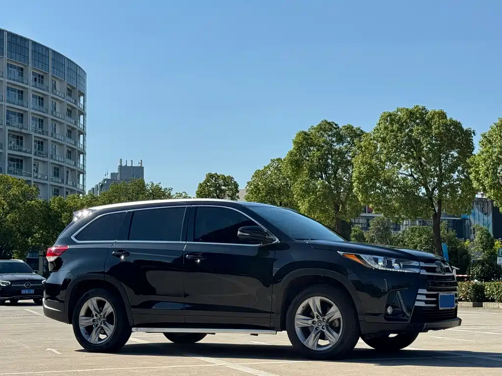 Toyota Highlander — фото 10