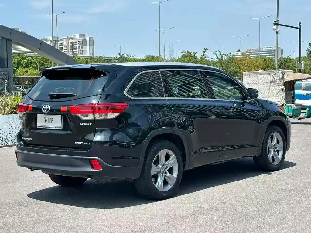 Toyota Highlander — фото 4