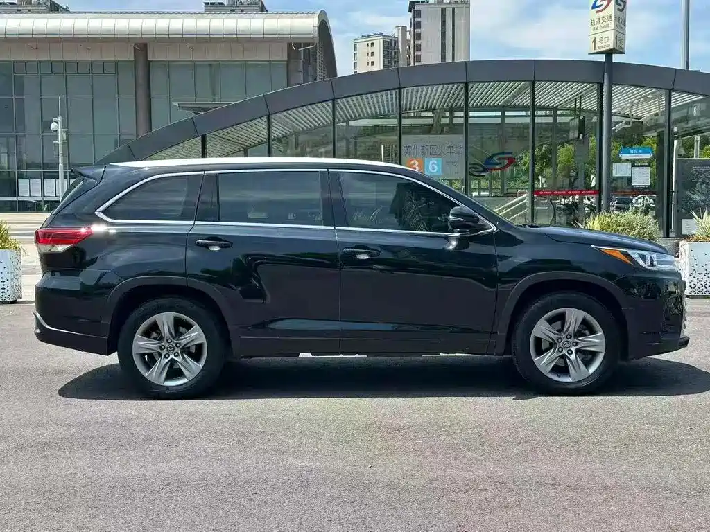 Toyota Highlander — фото 5