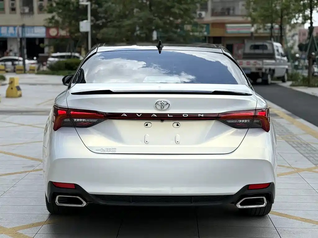 Toyota Avalon — фото 9