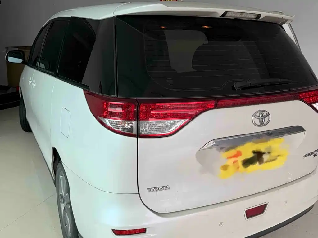 Toyota Previa — фото 2