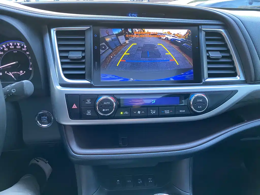 Toyota Highlander — фото 11