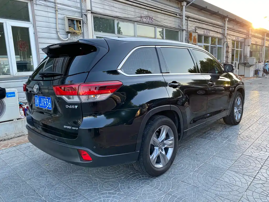 Toyota Highlander — фото 3