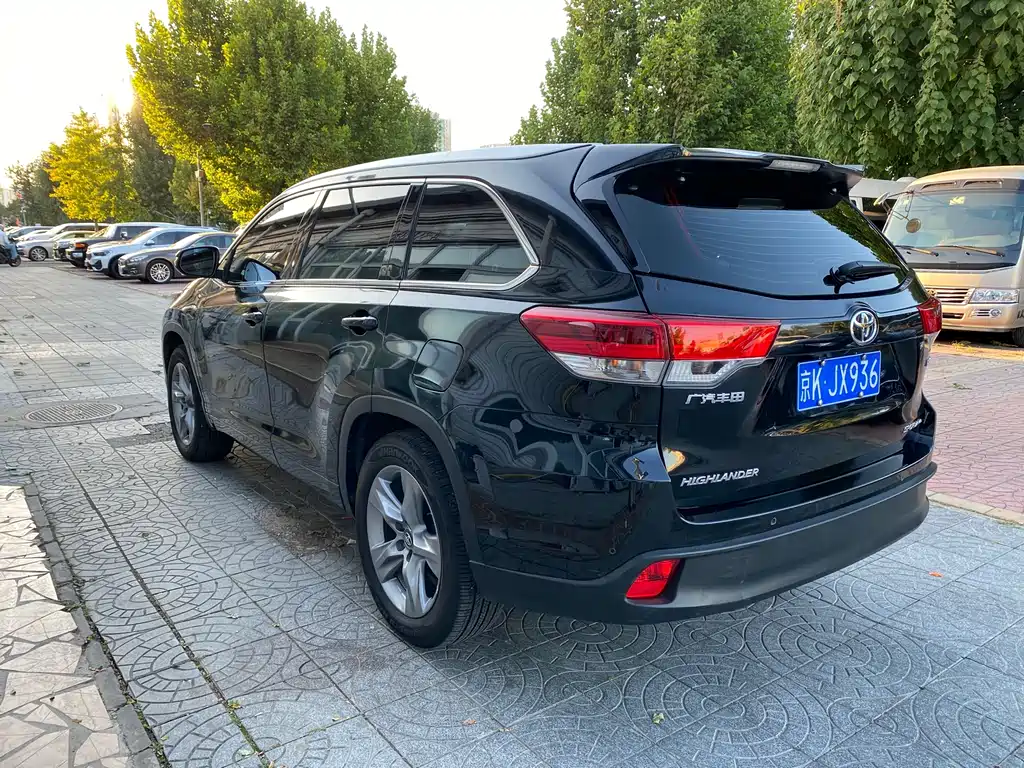 Toyota Highlander — фото 4