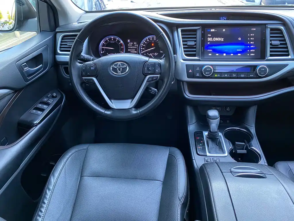 Toyota Highlander — фото 8