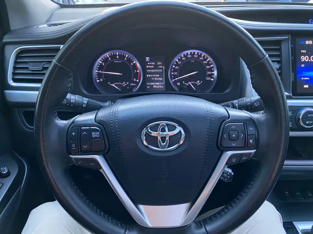 Toyota Highlander — фото 10