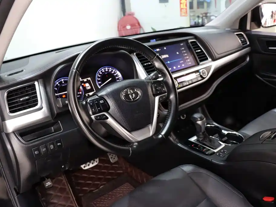 Toyota Highlander — фото 9
