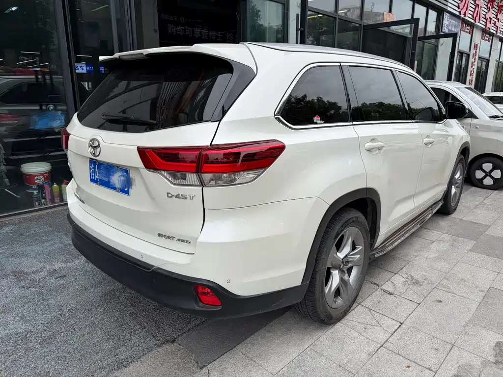 Toyota Highlander — фото 4