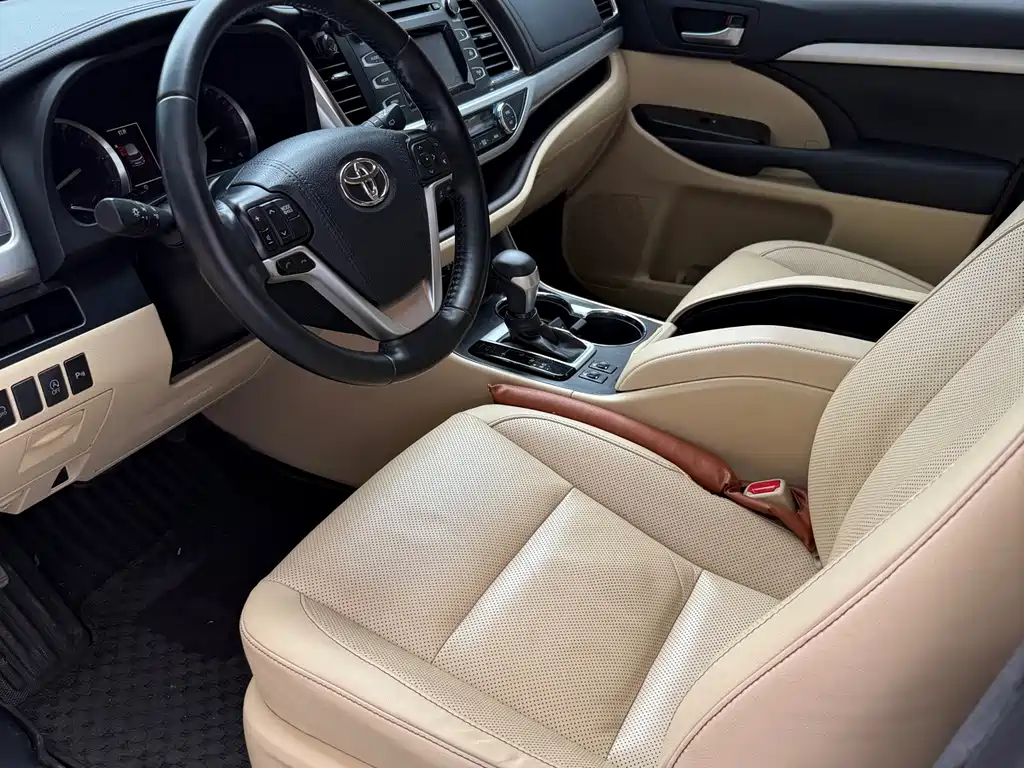 Toyota Highlander — фото 5