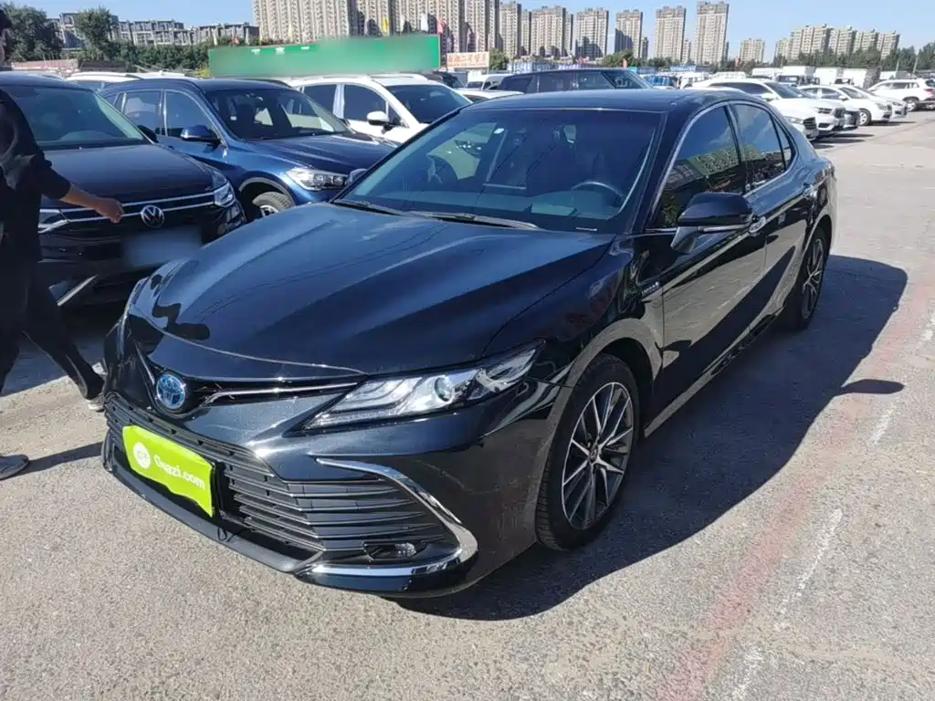 Toyota Camry — фото 2