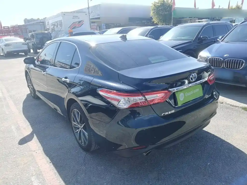 Toyota Camry — фото 5