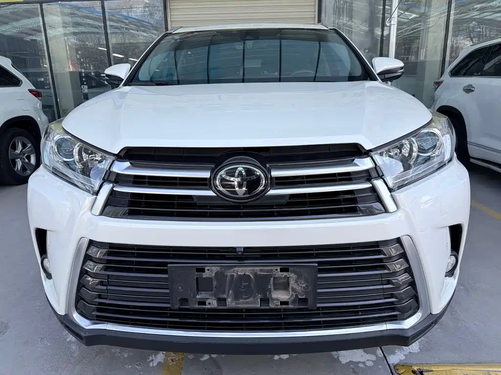 Toyota Highlander — фото 2