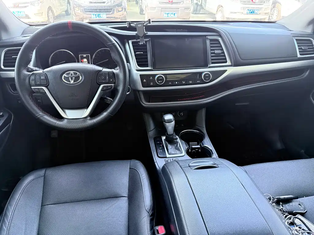 Toyota Highlander — фото 13