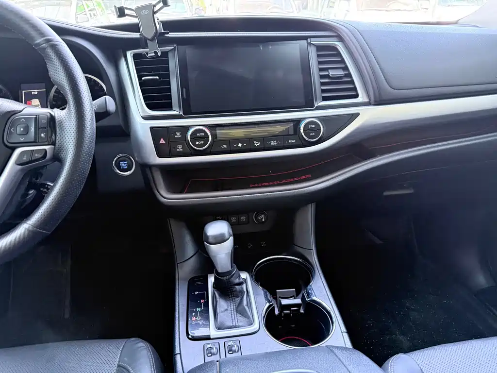 Toyota Highlander — фото 15