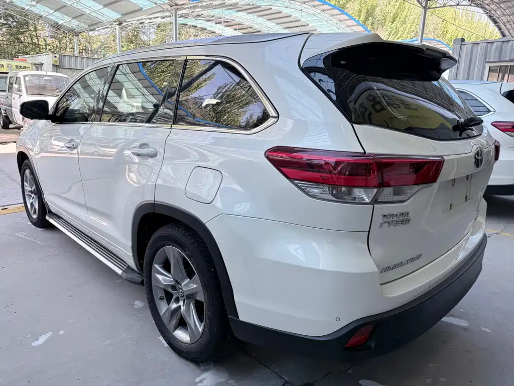 Toyota Highlander — фото 17