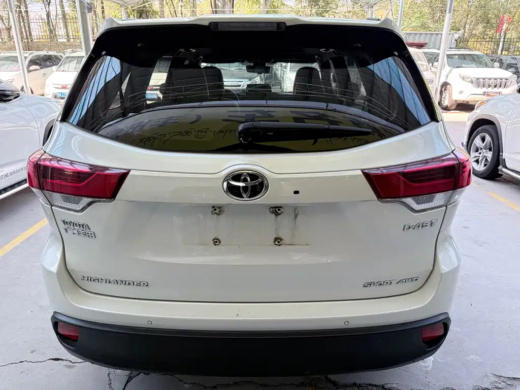 Toyota Highlander — фото 18