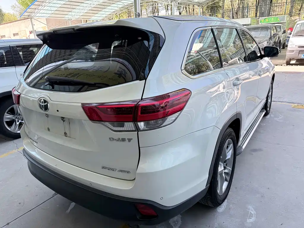 Toyota Highlander — фото 19