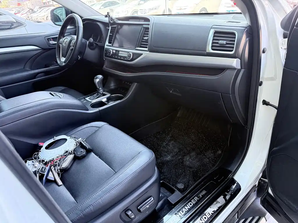 Toyota Highlander — фото 21