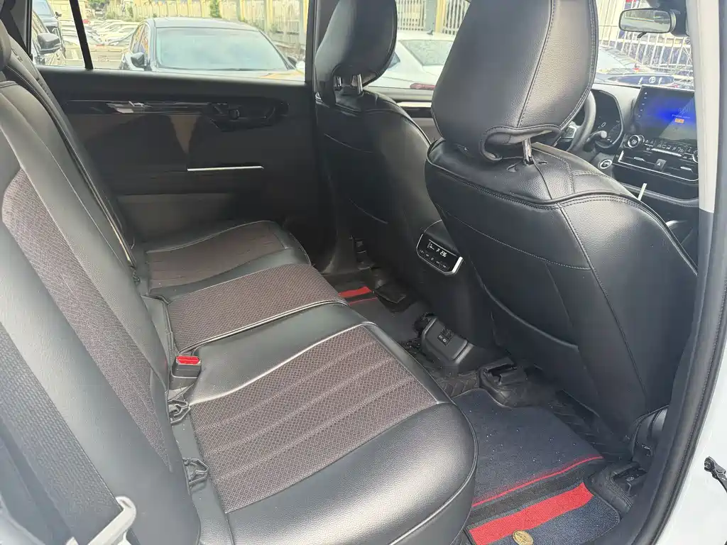 Toyota Highlander — фото 11