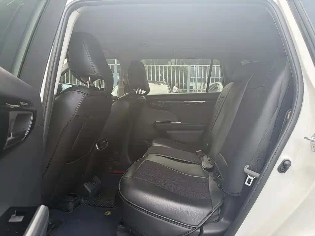 Toyota Highlander — фото 15
