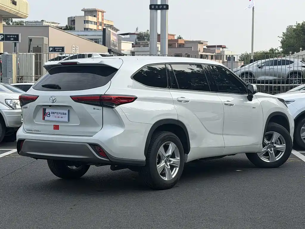 Toyota Highlander — фото 5
