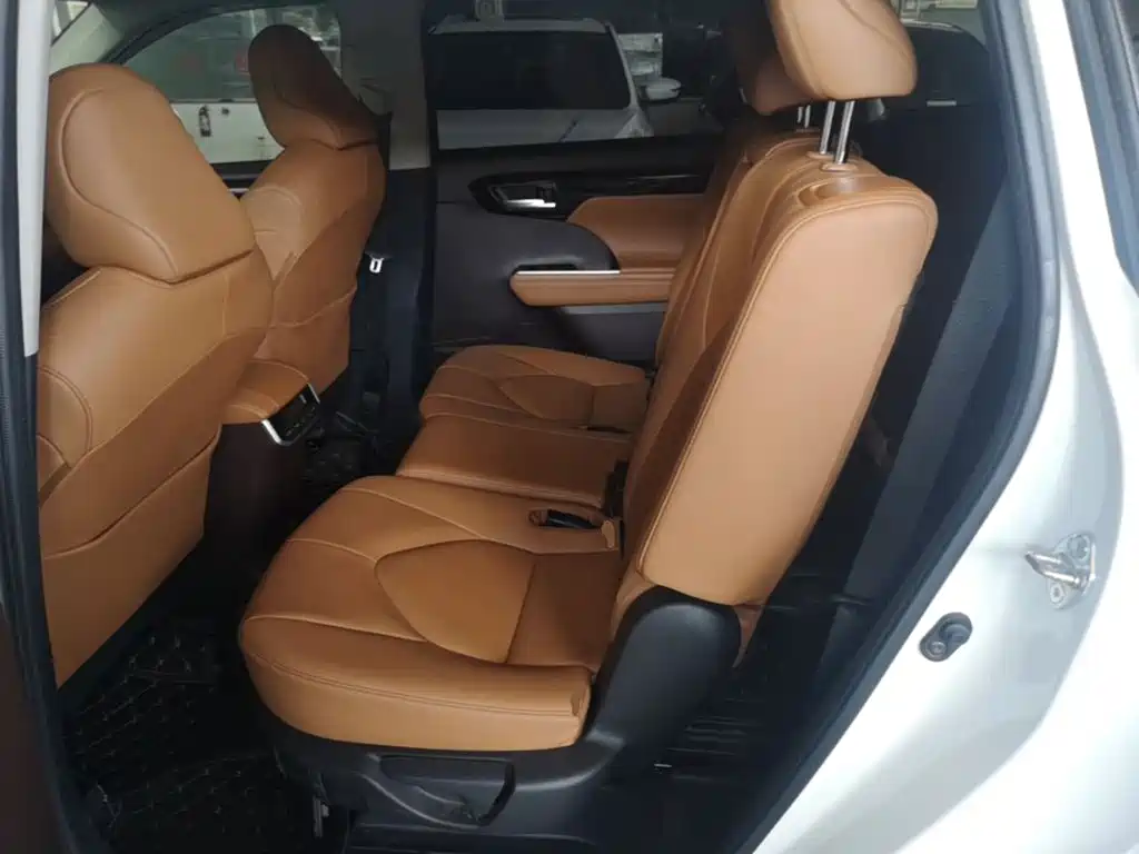 Toyota Highlander — фото 13