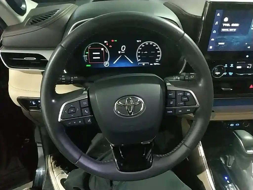 Toyota Highlander — фото 11