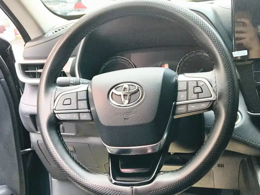 Toyota Highlander — фото 15