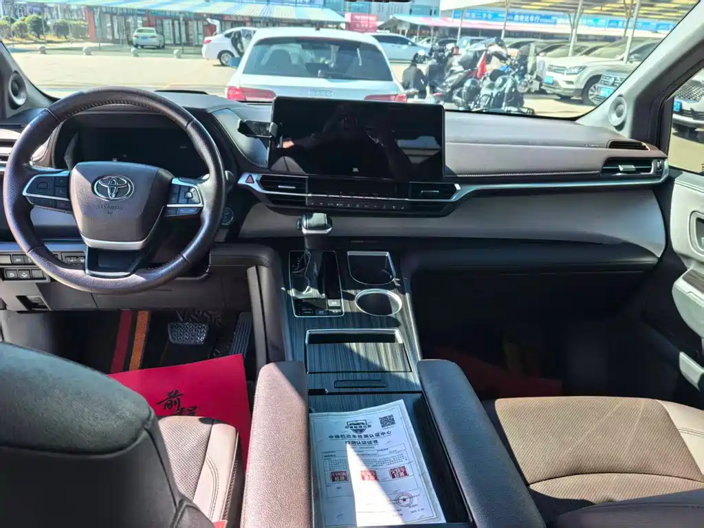 Toyota Granvia — фото 6