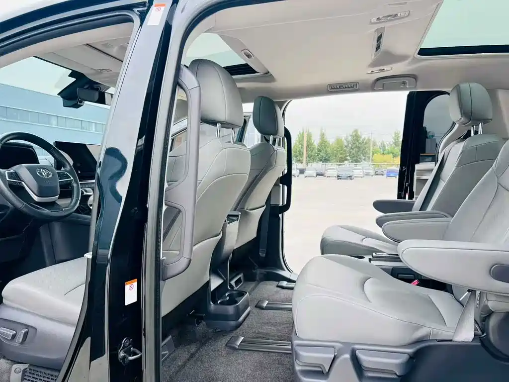 Toyota Granvia — фото 9