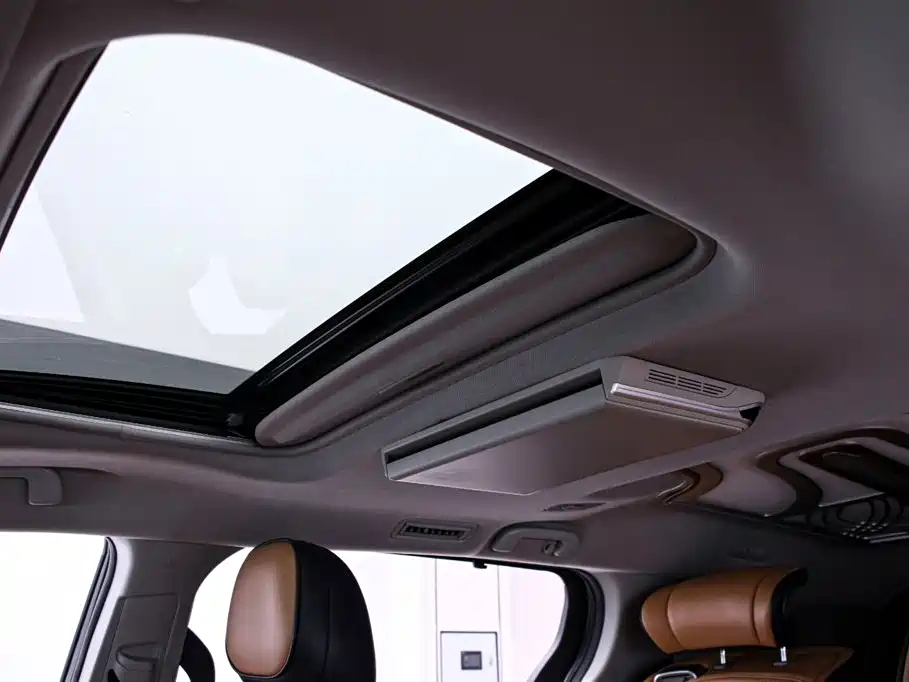 Toyota Sienna — фото 11