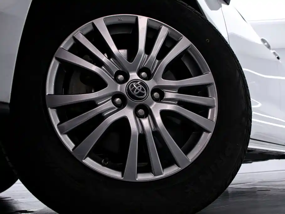Toyota Sienna — фото 19