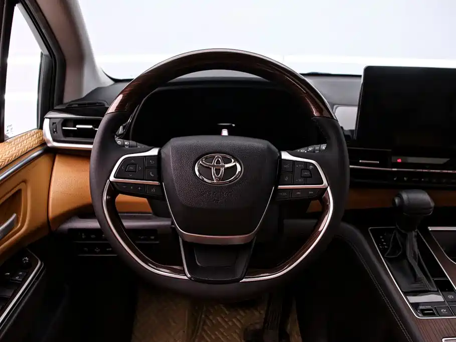 Toyota Sienna — фото 7