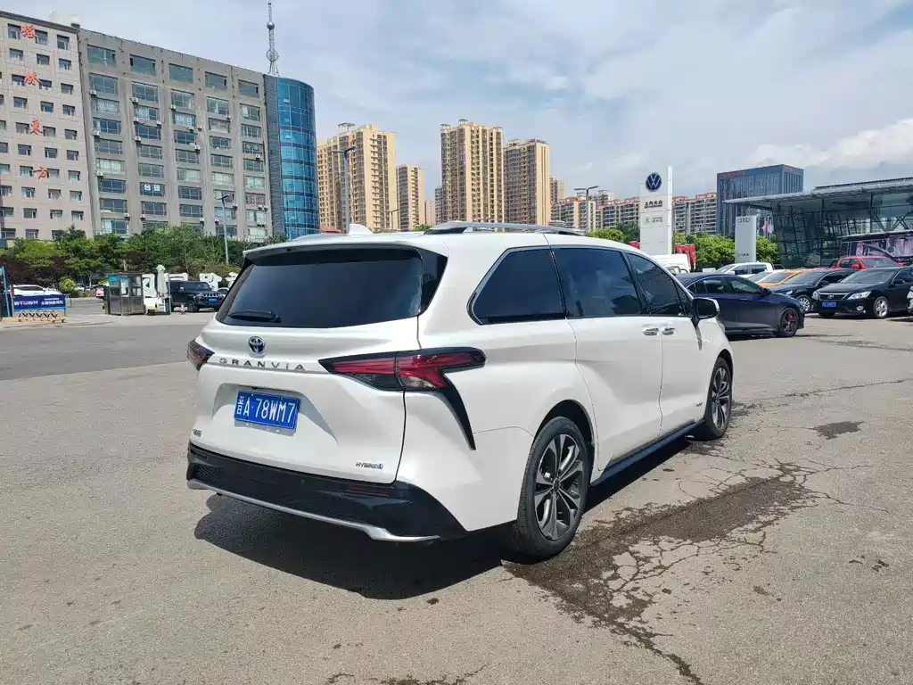 Toyota Granvia — фото 9