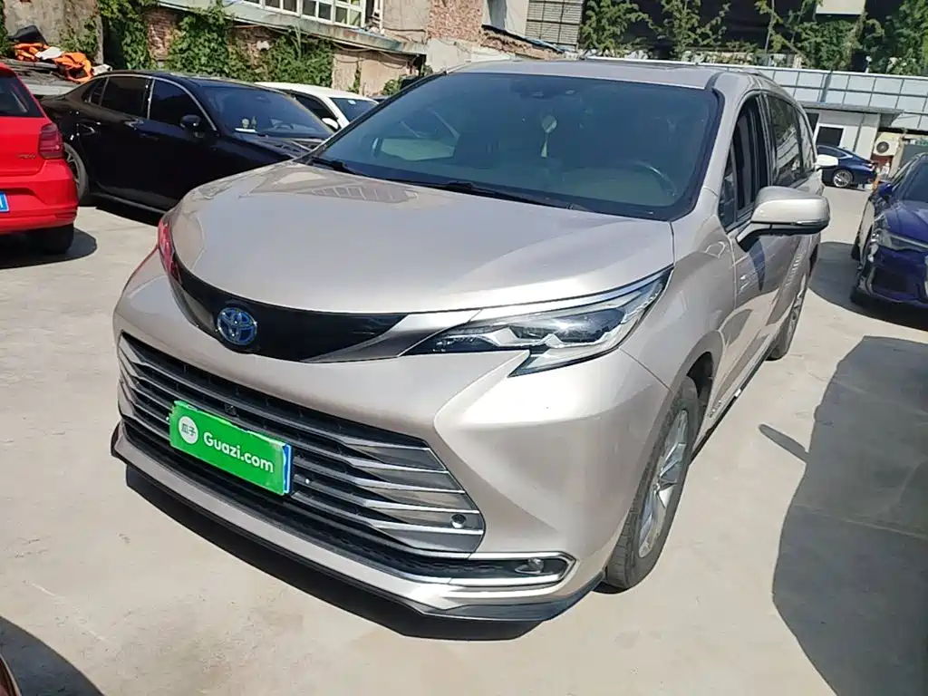 Toyota Sienna — фото 2