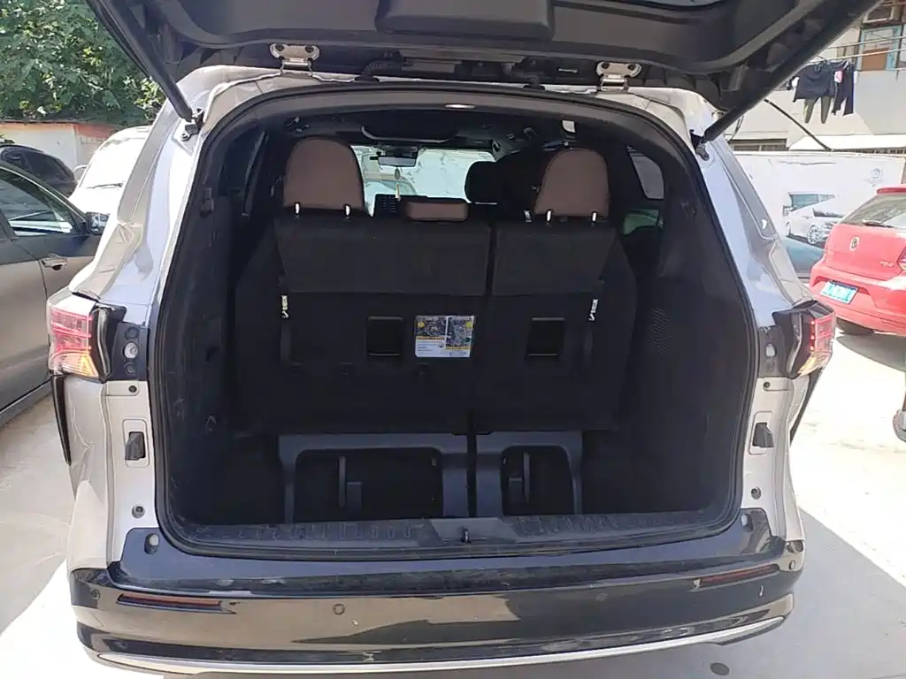 Toyota Sienna — фото 15