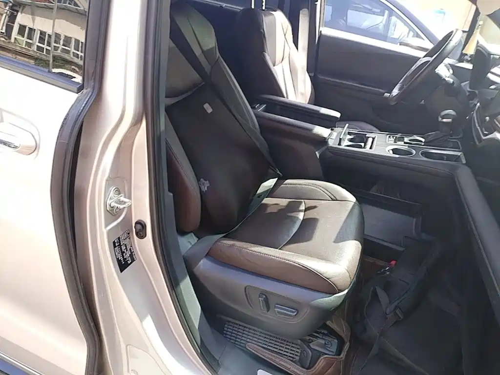 Toyota Sienna — фото 19