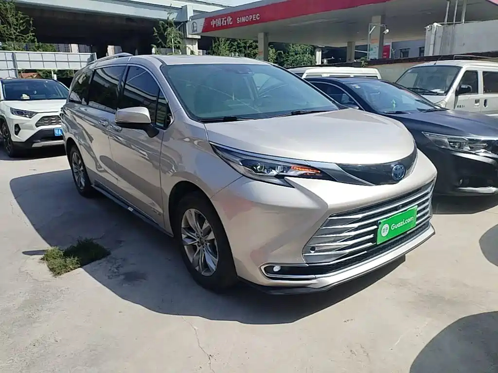 Toyota Sienna — фото 22