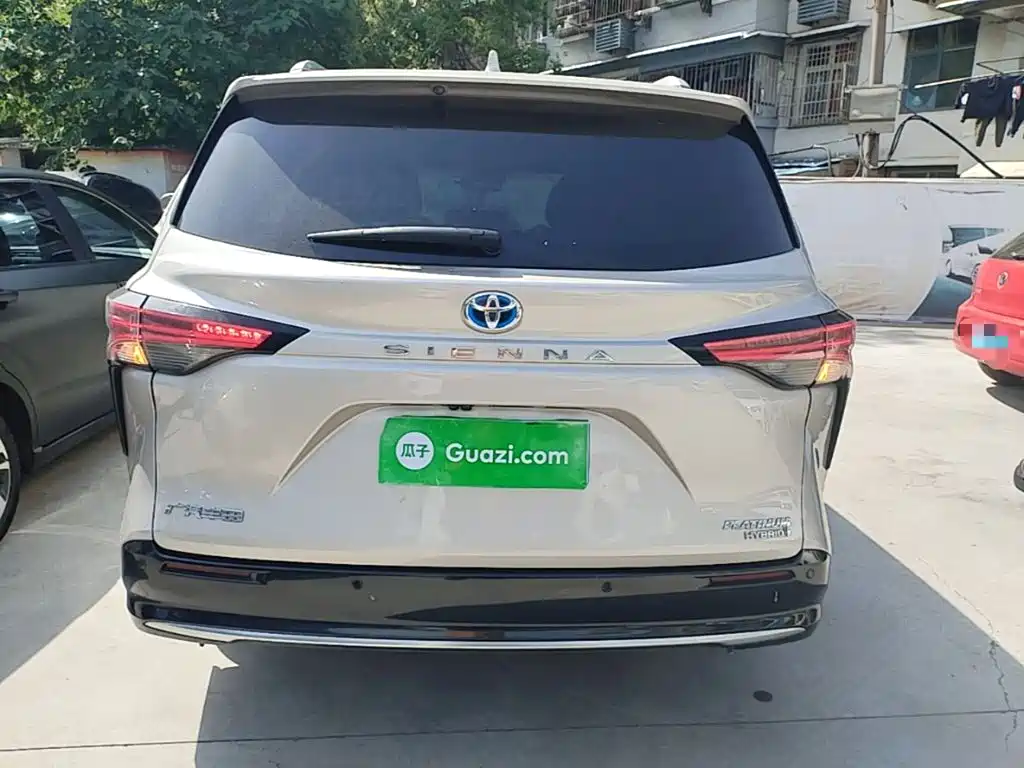 Toyota Sienna — фото 4
