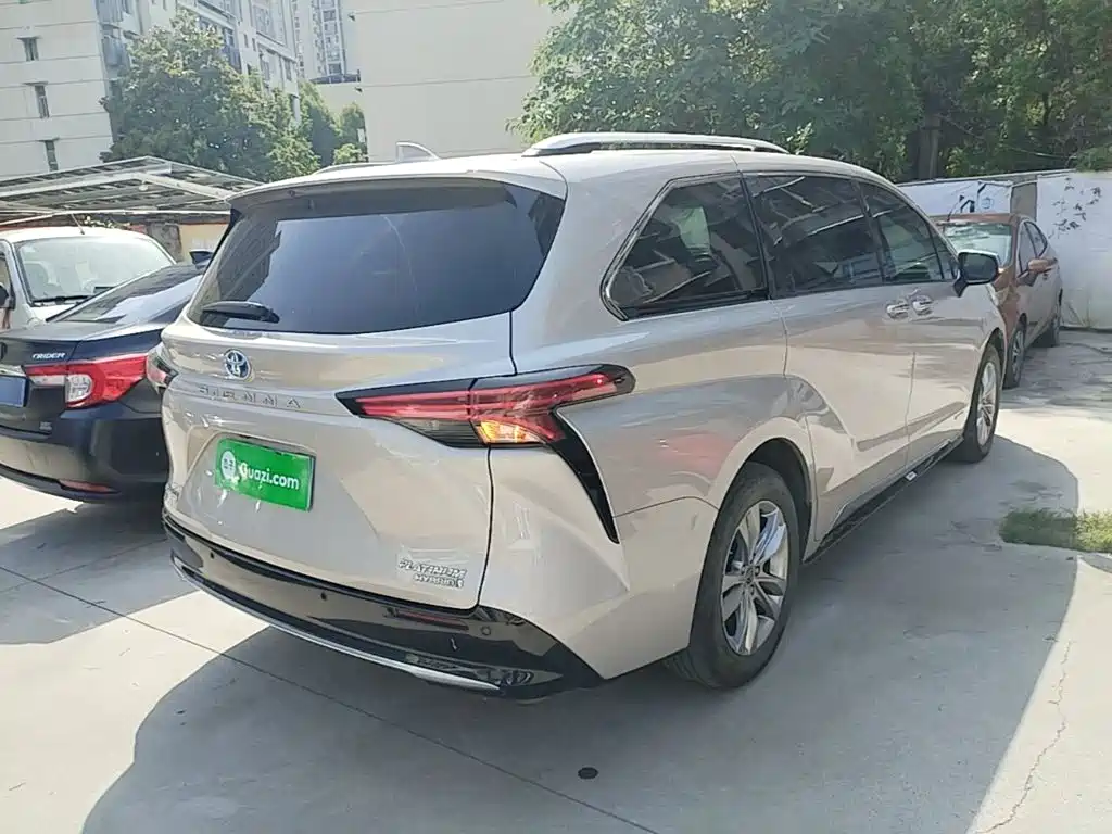 Toyota Sienna — фото 5